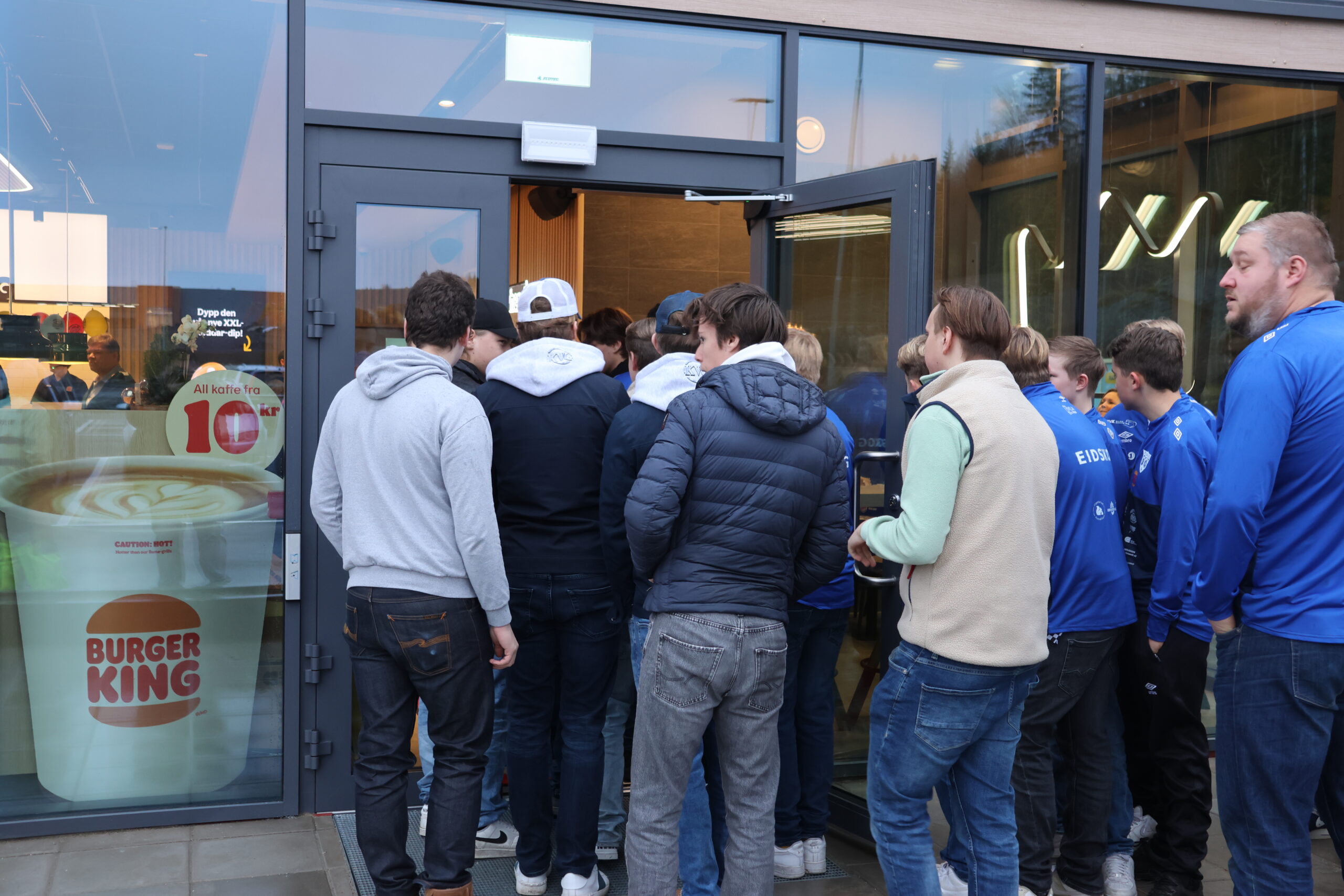 Mange tok turen til Byporten for åpningen av den nye Burger King restauranten.