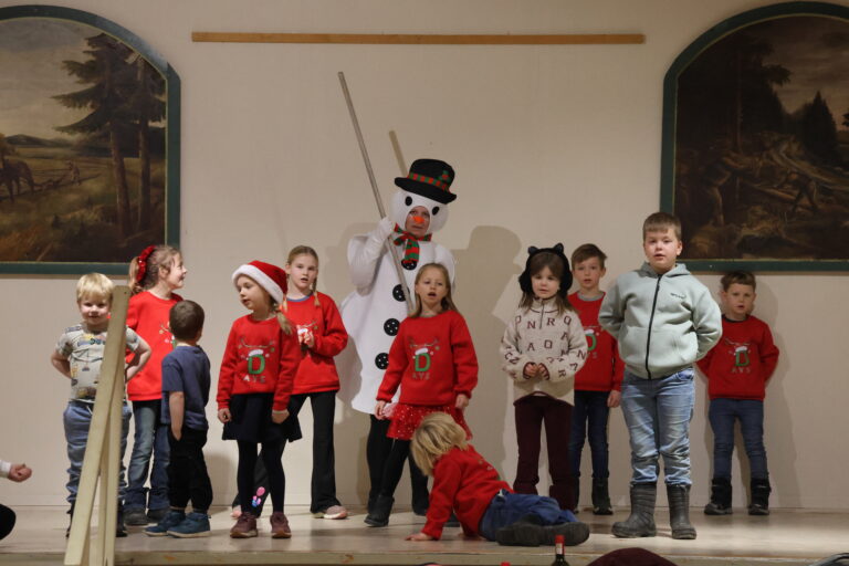 Austmarka Young Singers opptrådte på julemarkedet på Austmarka samfunnshus.
