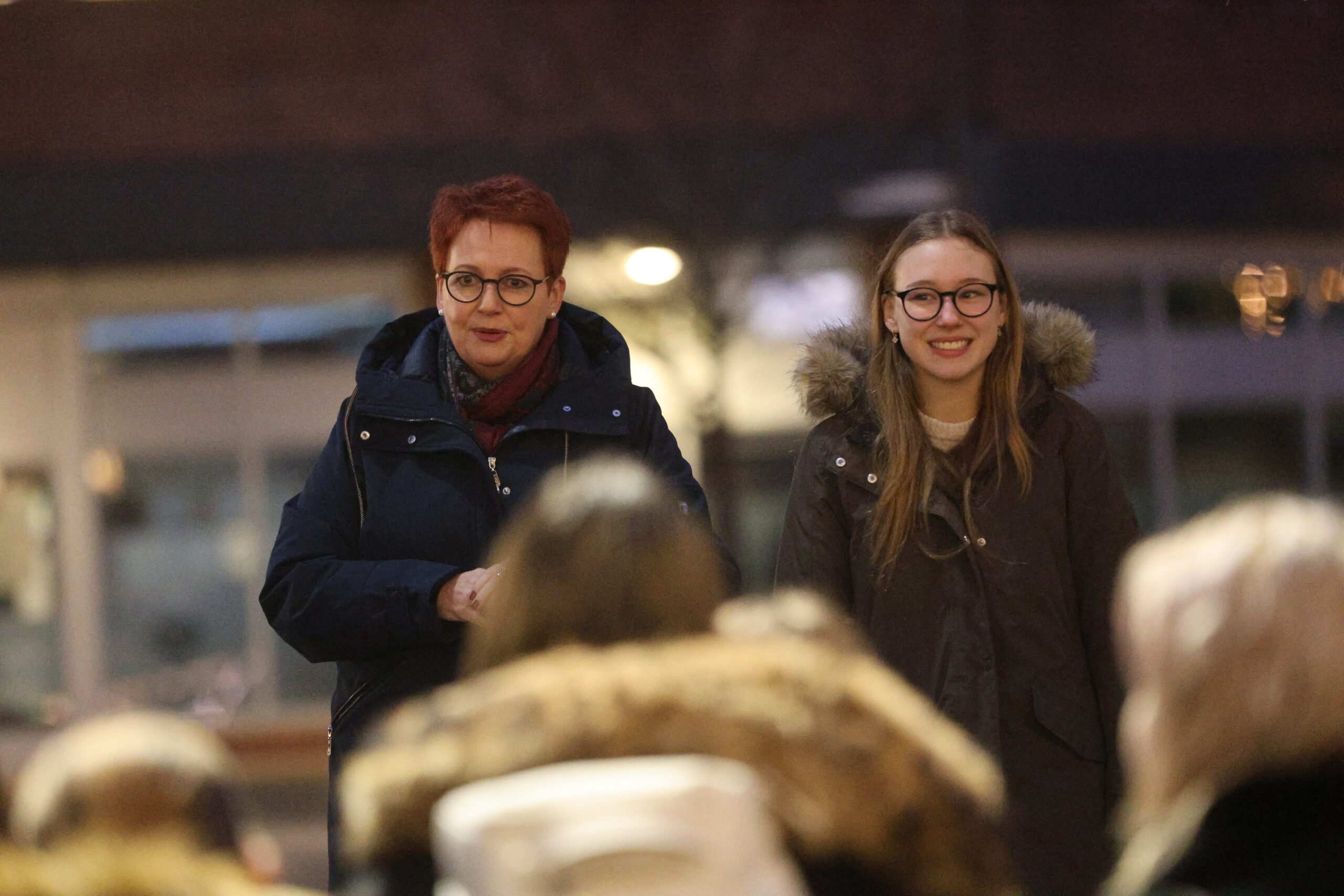 Ordfører Elin Såheim Bjørkli hadde gode nyheter med seg til initiativtaker Lara Veselica og resten av protestantene.