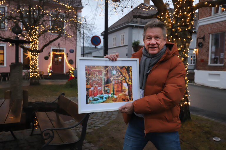 Hobbyfotograf Erik Øverby har gjort Øvrebyen til en populær julegave med sine bilder fra Kongsvinger.