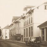 Postkort fra 1920-tallet som viser Glommengata mot Sundehjørnet.