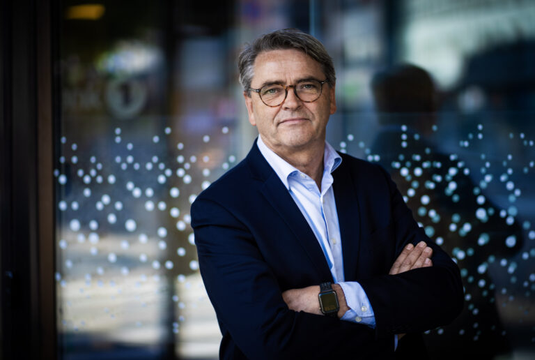 Magne Gundersen er forbrukerøkonom i Sparebank 1 og ekspert i TV3-programmet Luksusfellen. Han ser at færre er bekymret for egen økonomi i 2026, men at flere enn tidligere frykter for å miste jobben.