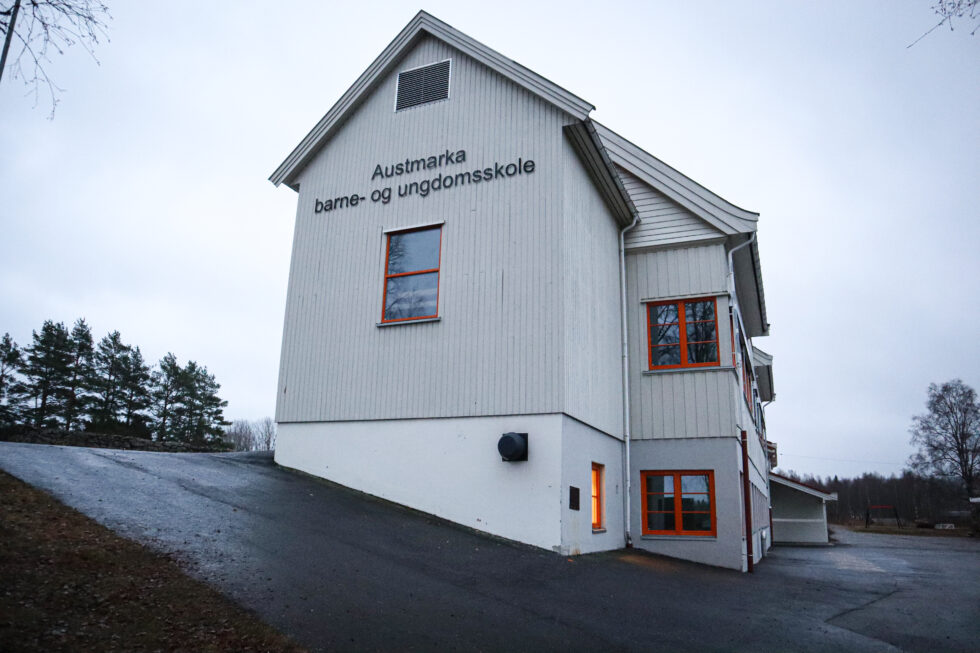 Austmarka barne- og ungdomsskole har fått tre varslede pålegg fra Arbeidstilsynet etter mangler i arbeidet med å forebygge vold og trusler mot ansatte.
