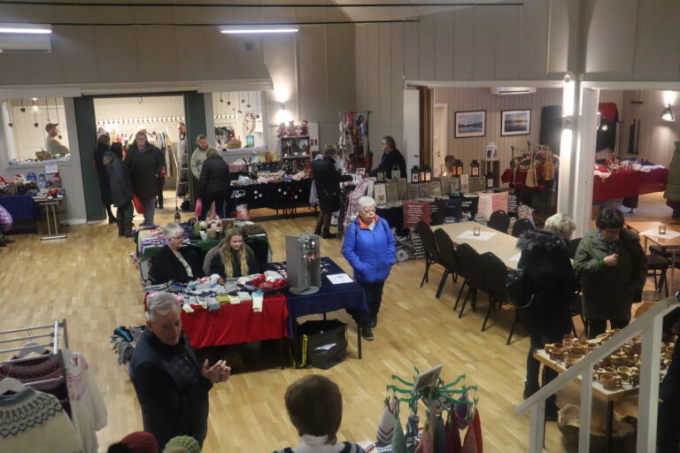 For femte gangen arrangeres det julemarked på Austmarka samfunnshus. Arrangørene forteller at det er stor bredde i vareutvalget og at det vil være underholdning og besøk av Austmarka-nissen når årets julemarked går av stabelen lørdag 6. desember.