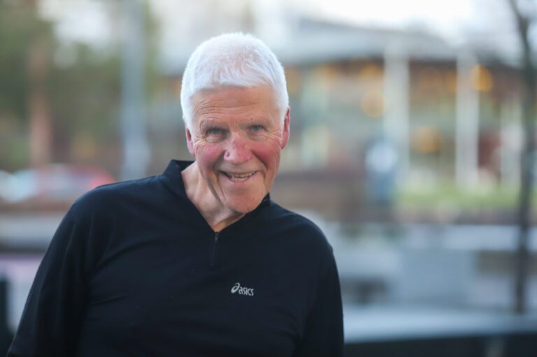 Rolf Nordlie (76), mangeårig lærer og lokalpatriot, er fortsatt en kjent og kjær skikkelse i Kongsvingers gater.