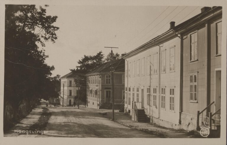 Kjenner du deg igjen? Årstall er ukjent. Bildet er hentet fra et gammelt postkort fra Kongsvinger.