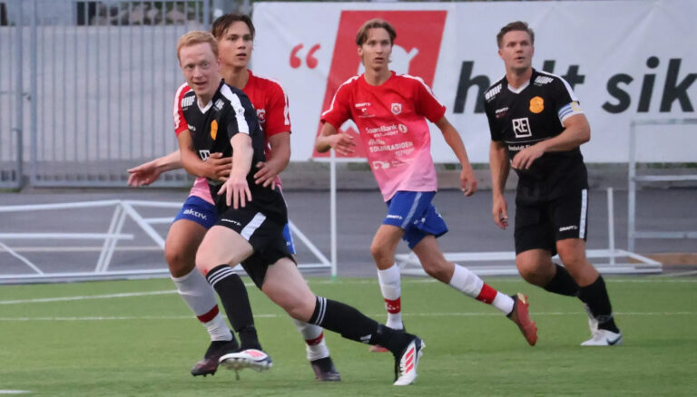 Johannes Thingnes Bø er distriktets største gullgrossist. Nå har han også mulighet til å bli norgesmester i fotball med Vinger FK.