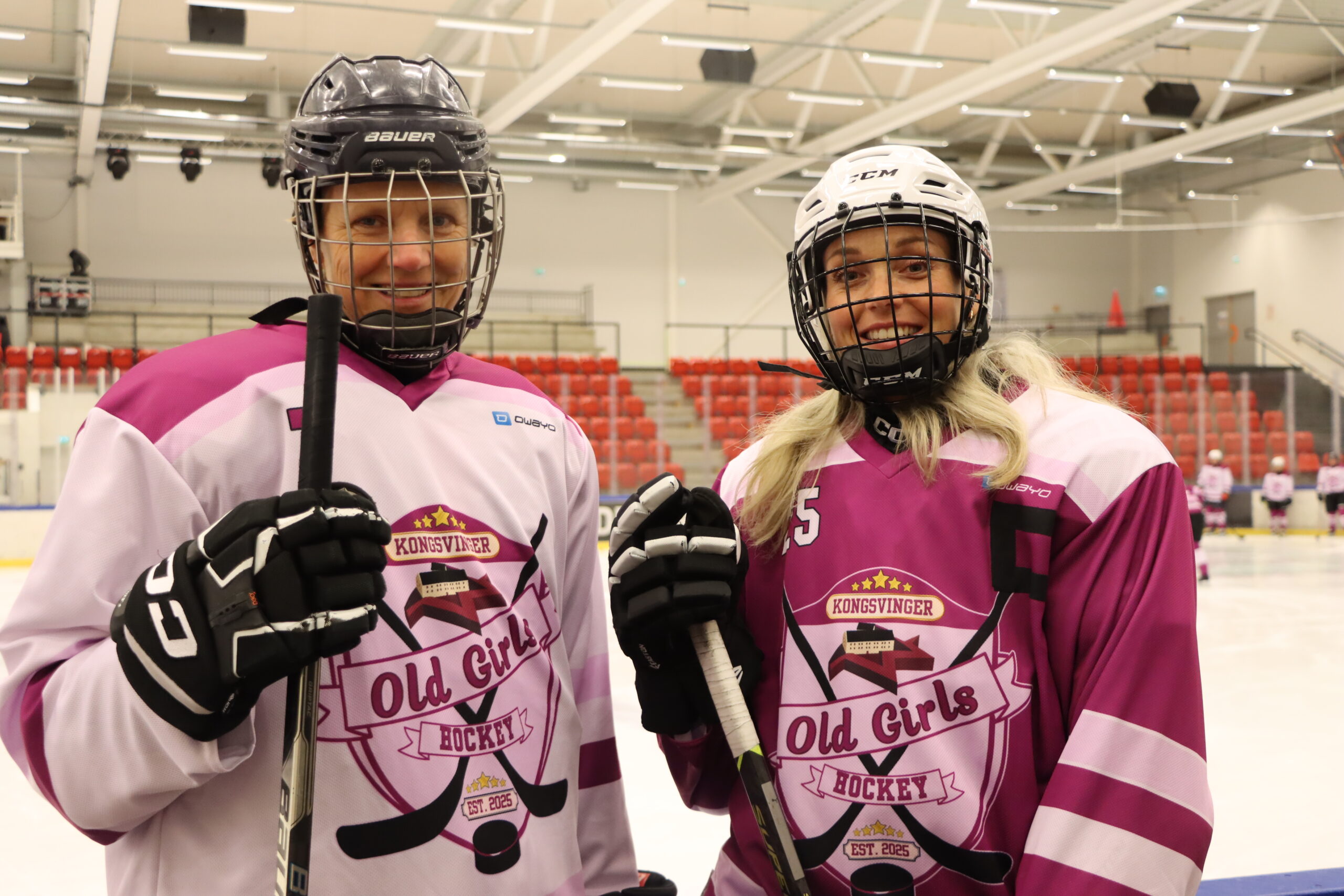 Aina Nybakk (f.v.) og Mari Schjøll-Sundby syntes «Old Girls» gir dem god trening og en sosial arena.