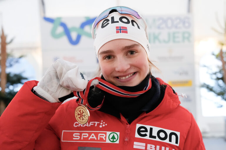 Her er det synlige beviset på at Milla Grosberghaugen Andreassen er norgesmester.
