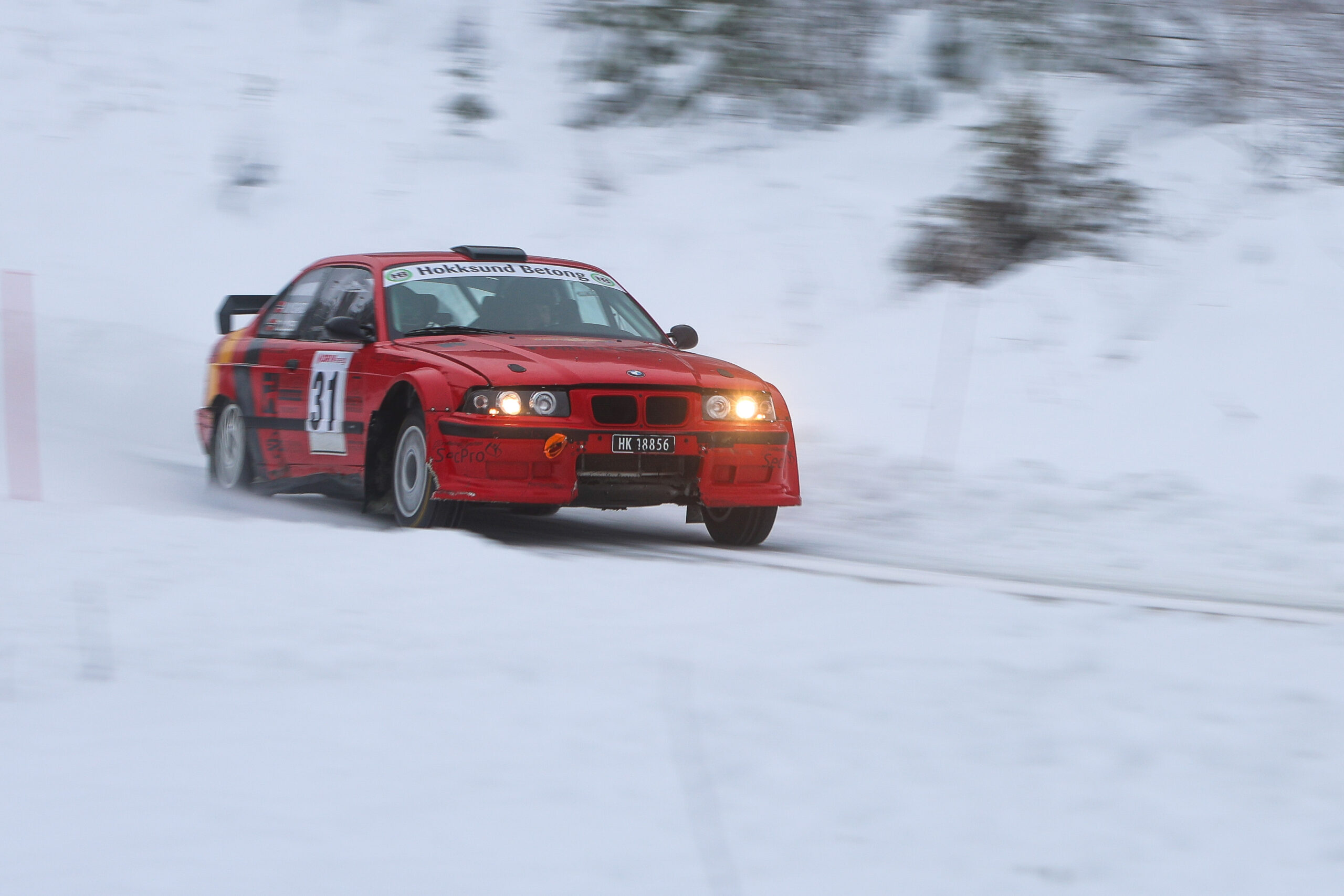 Martin Nygård og kartleser Tina Jeanette Olsen kjørte inn til 5.plass i klasse 10 i Sigdalsrally.
