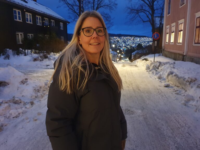 Karianne Melbye lever et problemfritt liv med stomi etter kreften, og ønsker å ufarliggjøre tabuet som tynger over det å leve med pose på magen.