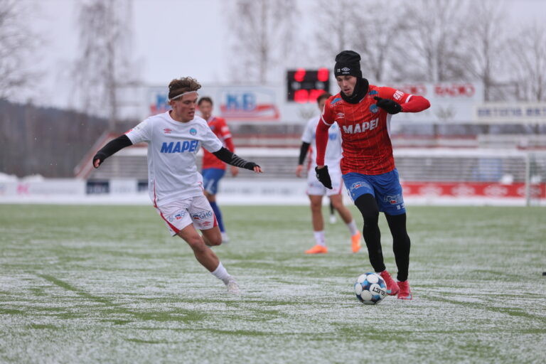 Leon Juberg-Hovland (t.h.) spilte den siste av to omganger mot KIL 2 fredag.