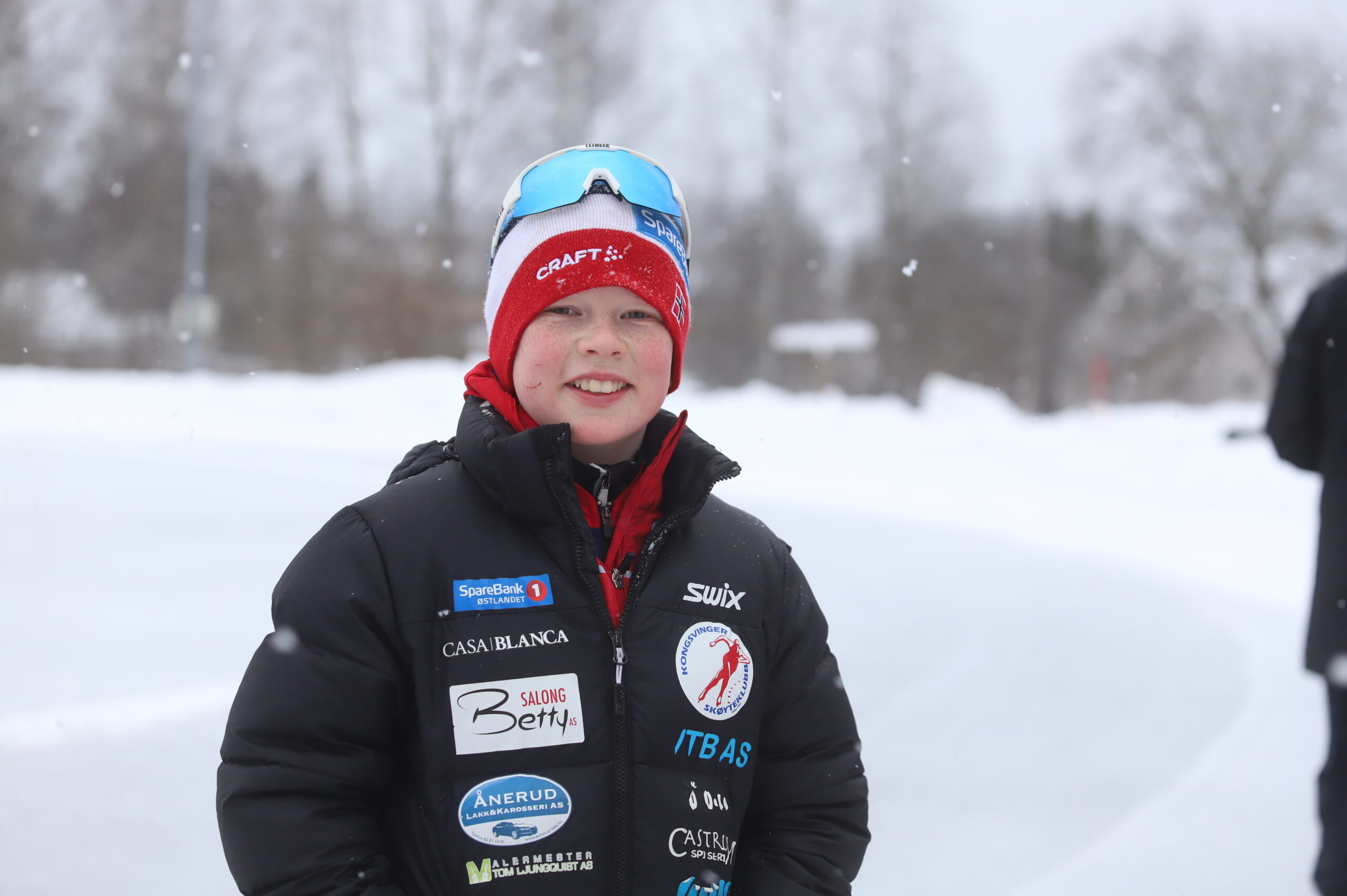 Matheo Kalvøy Tangen (11) stortrives på isen og synes skøyter bare blir morsommere og morsommere.