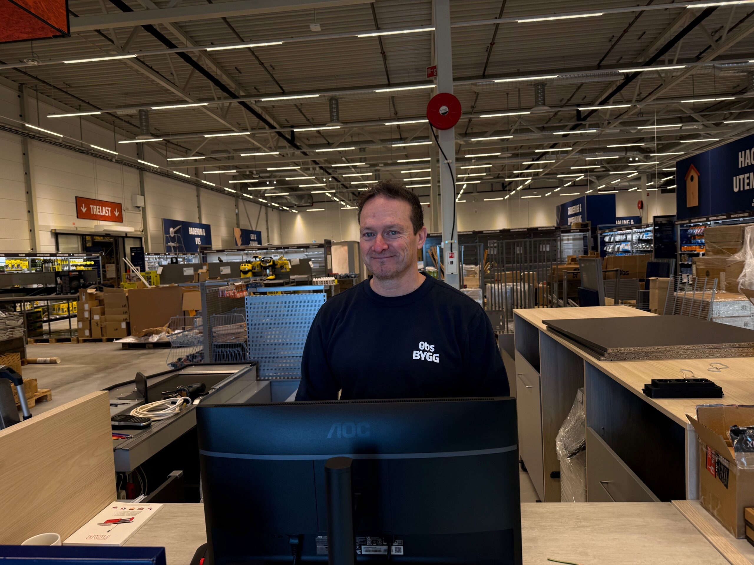 Varehussjef Bjørn F. Siegwarth har opplevd en enorm interesse av søker til de 29 ledige stillingen i det nye obs Bygg-utsalget som åpner neste måned.