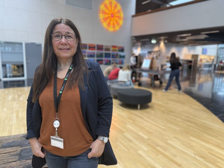 Tone Cicilie Danielsdatter, rektor på Sentrum videregående skole, gleder seg til den kommende besøksdagen på skolen.
