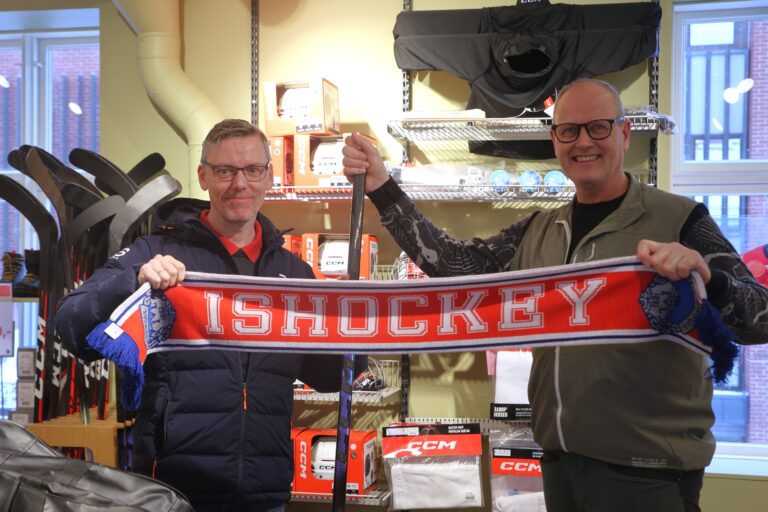 Daglig leder i KIL ishockey, Jan Christer Eriksson og daglig leder i Nye Sporten, Per Arne Tollefsbøl er glad for det nye samarbeidet.