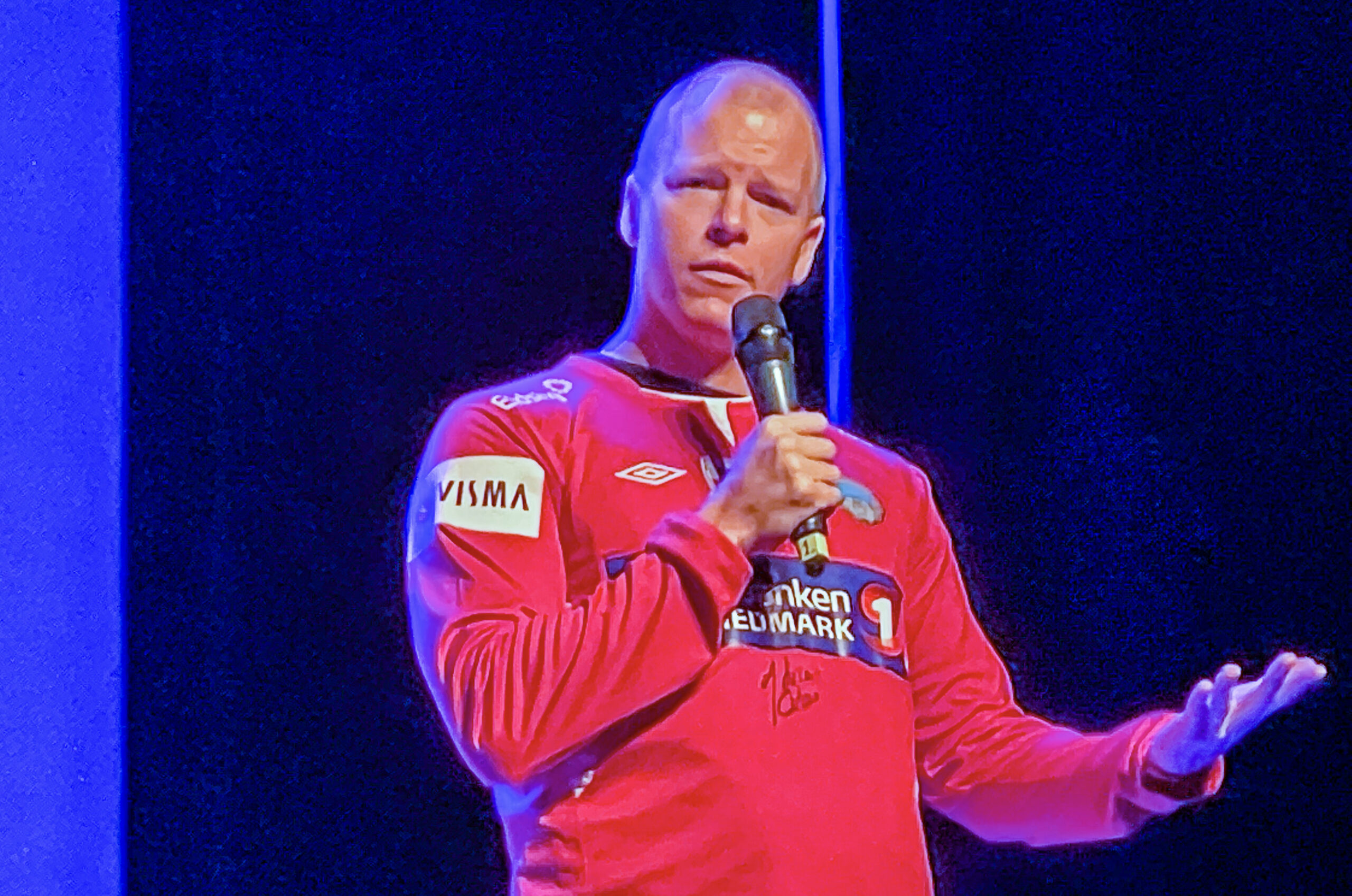 Et show for alle som var 32, er 32 – eller frykter å bli det: Gutt (32) er oppfølgeren til debutshowet «Sportsidiot». Denne gangen spinner Rasmus Wold rundt det vanskelige med å bli voksen og alt man er nødt til å forholde seg til i kraft av å bli eldre.