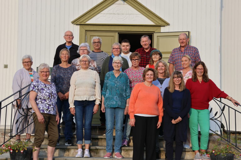 Austmarka bygdekor og Youngsingers synger jula ut i Austmarka kirke.