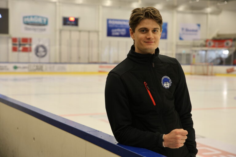 Markedsansvarlig KIL Ishockey, Stian Wangen er godt fornøyd med innsamlingen til årets kronekamp.