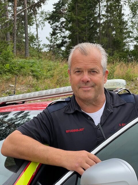 Brannsjef Arnfinn Strømstad advarer innbyggerne i Glåmdaldistriktet mot personer som utgir seg for å representere brannvesenet og oppsøker boliger uanmeldt.