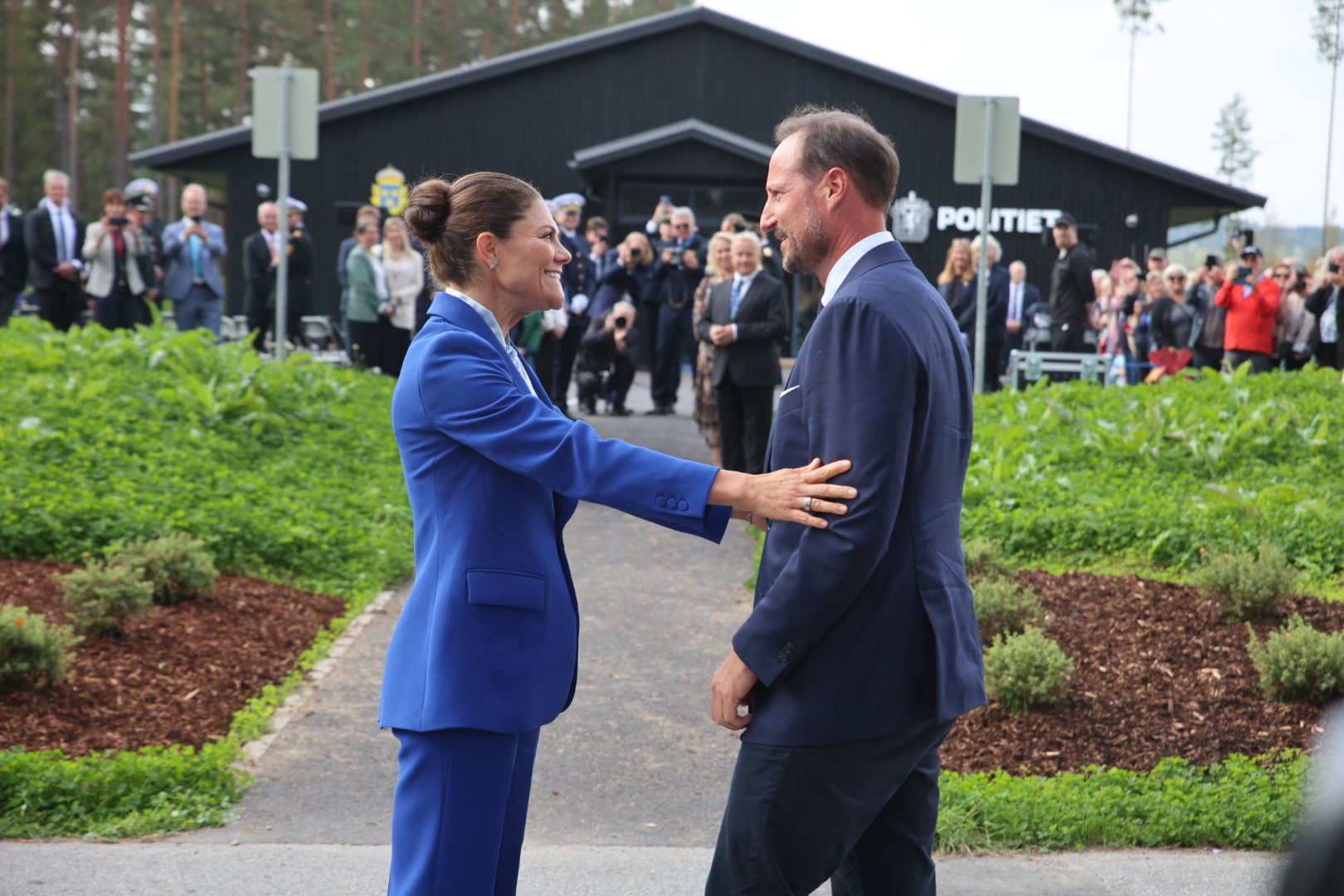 I fjor var også Kronprins Haakon på besøk i distritket da han sammen med kronprisesse Victoria av Sverige åpnet den nye politistasjonen på Morokulien.