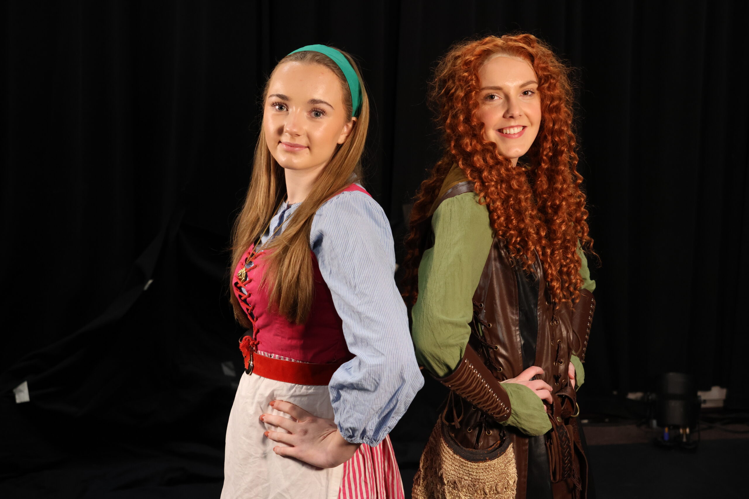 Pernille Skarstad (t.v) skal spille Klara i årets forestillinger. Julie Alette Andersen skal spille Aggie. Begge har medvirket i Oberst Krebs forestillingene i flere år.