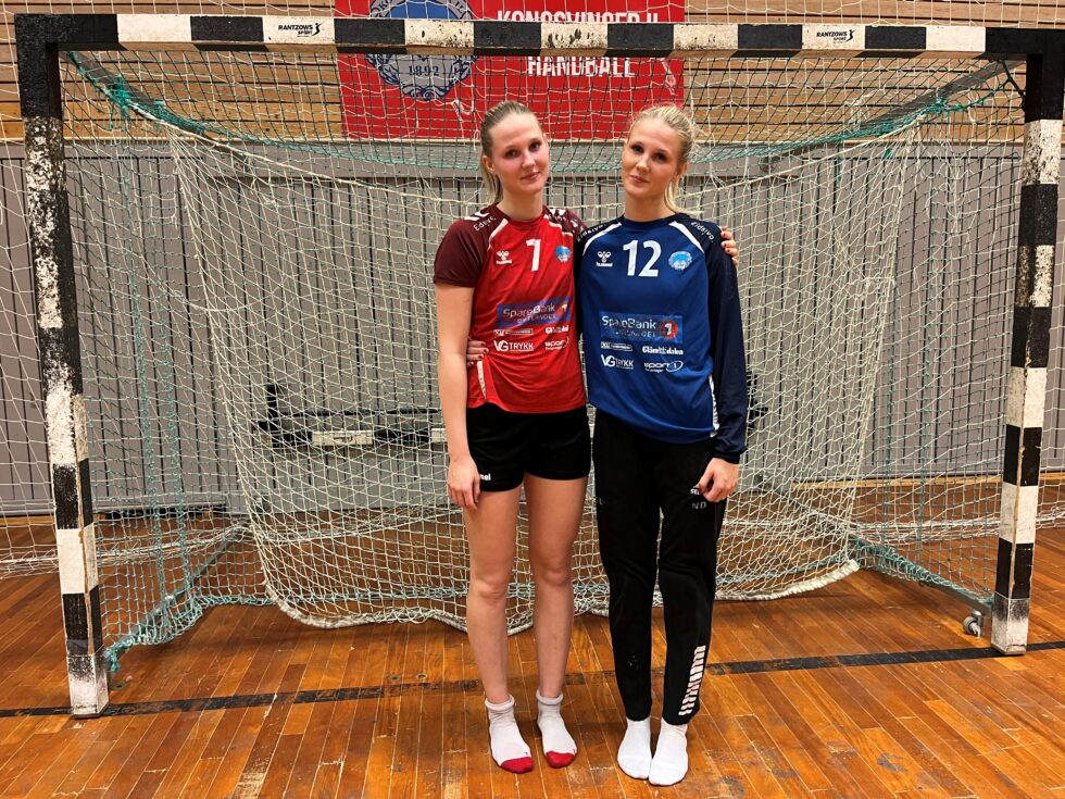 Thea Bekkelund Bjerregård (til høyre) forteller at det er lettere å gi kjeft når hun kjenner tvillingsøsteren Tine så godt.