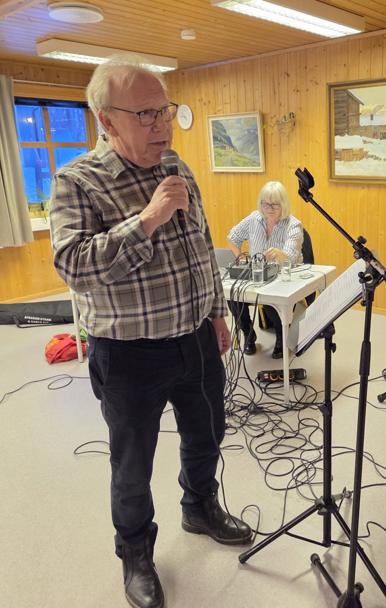 Nils Oscar Ottesen sørget for latter og god stemning under underholdningsinnslaget på årsmøtet i Kongsvinger Pensjonistforening.