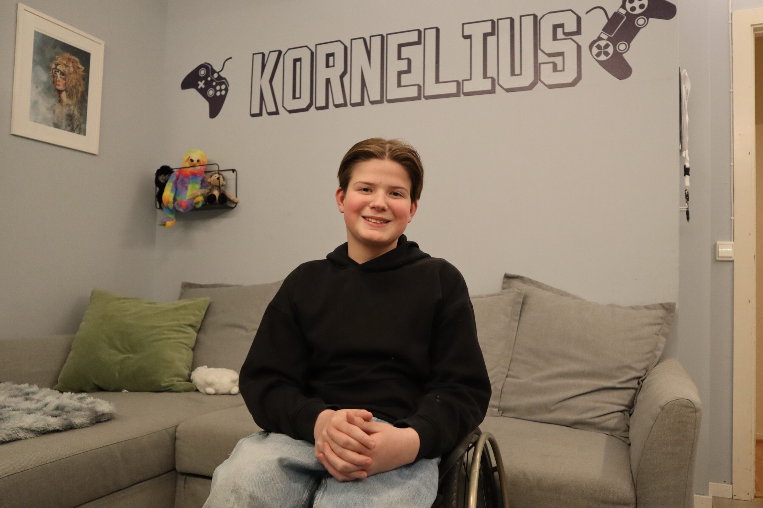 Kornelius får mye skryt for rollen han har i gruppa i Team Pølsa.
For seere i Kongsvinger betyr det at en lokal ungdom nå trer frem som én av sesongens store profiler - en deltaker som Øystein Pettersen omtaler som både sterk, samlende og uvanlig modig.