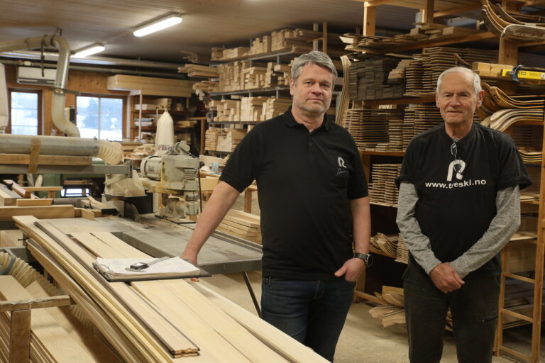 Hos Jonas og Ulf Rønning er det fortsatt aktivitet etter ni tiår.