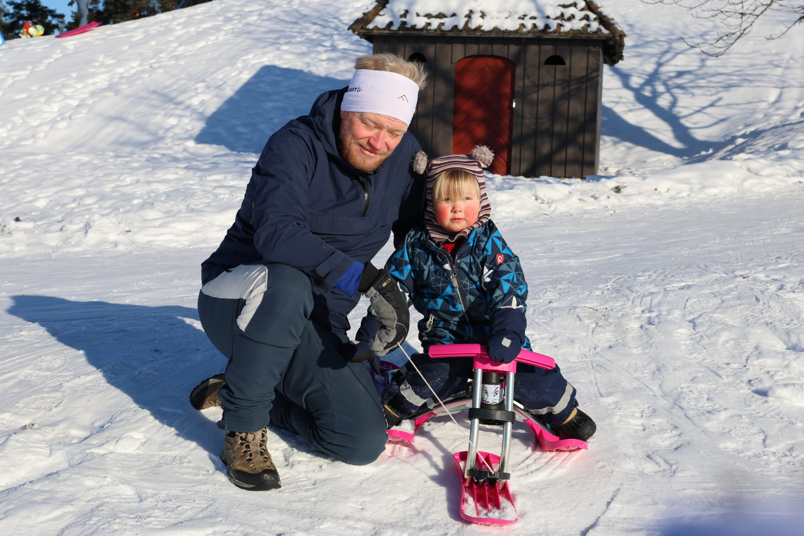 Lars Øyvind Aasgaard og Øyvind Aasgard (3 år ) fortalte at de alltid har pleid å legge besøk til familie i Kongsvinger under vinterfestivalen. Den nye familiedagen er et godt alternativ, mente Lars Øyvind.