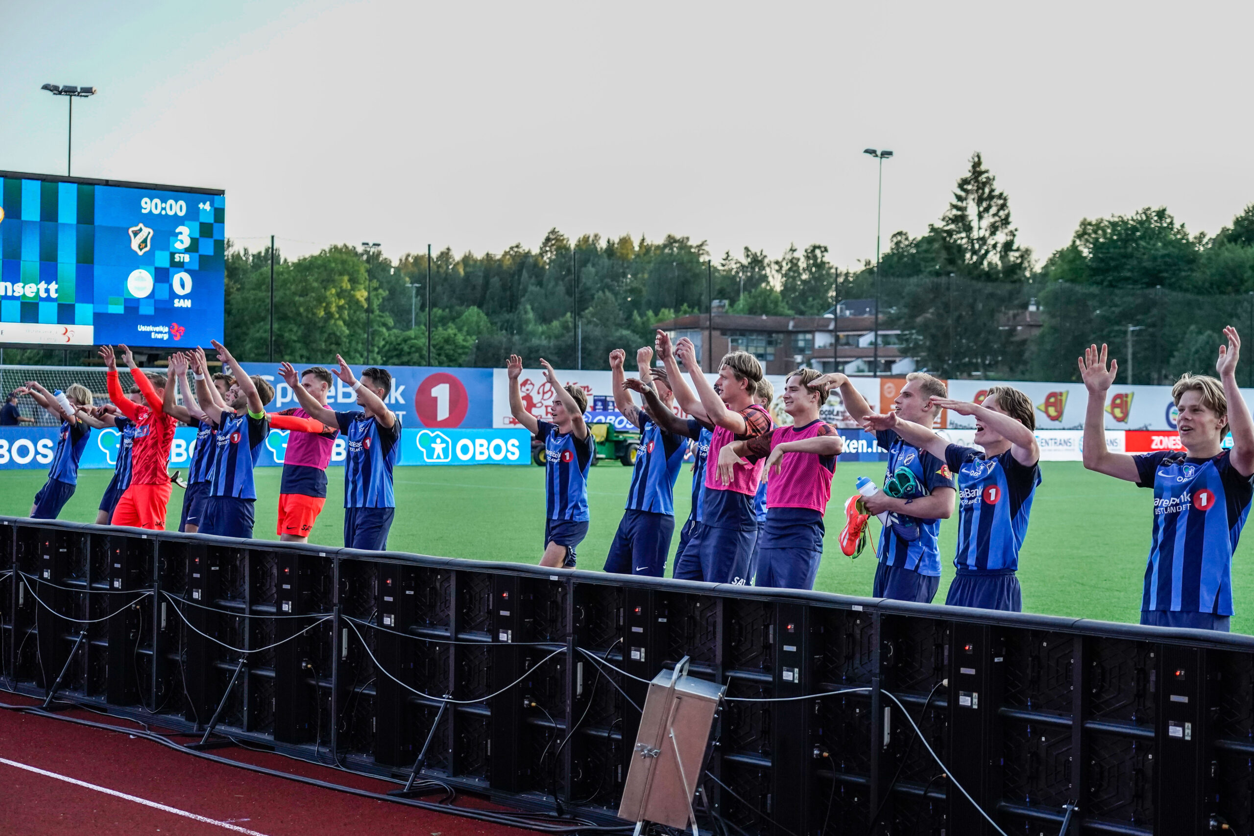 Storskjermen som KIL Toppfotball har kjøpt synes her i bakgrunnen.