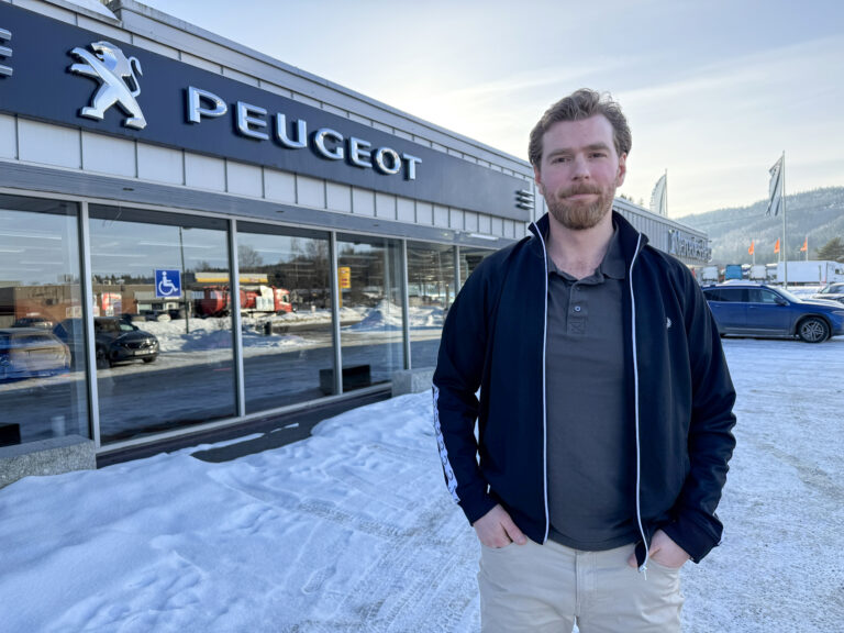 Sean-Michel «Micha» Sunnqvist er på plass som ny bilselger hos Kongsvinger Bilsenter og gleder seg til nye utfordringer.
