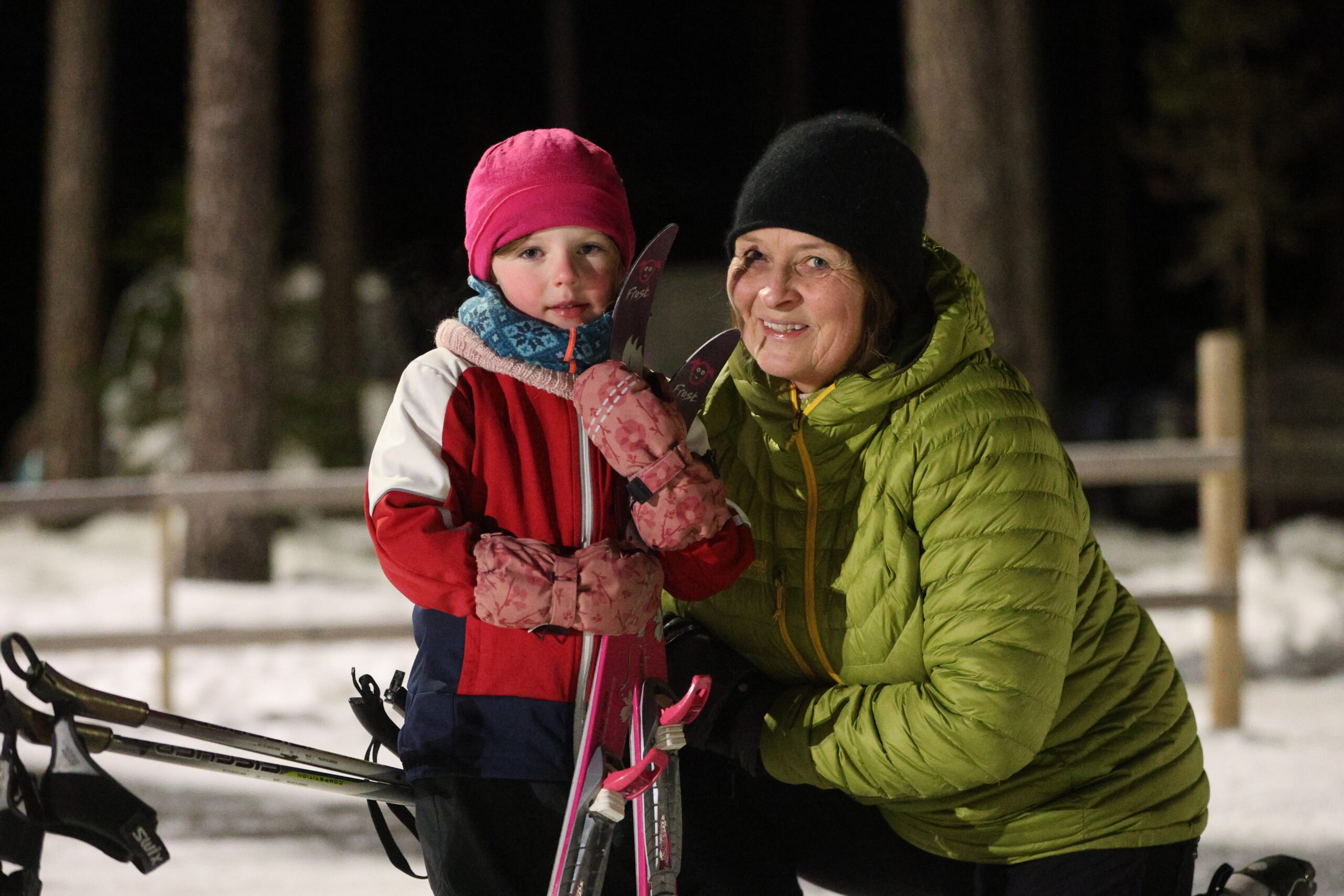 Tiril Bråthen Krogh gikk sammen med sin bestemor Grethe Tuhus Bråthen i løypa på Liermoen.