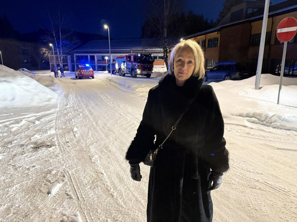 Rektor Lena Godnes besøkte skolen lørdag kveld, og synes det hele bare er trist.