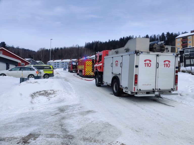 Søndag ble det meldt om brann i en enebolig i Skriverskogen.