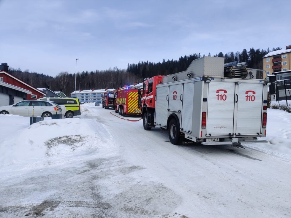 Søndag ble det meldt om brann i en enebolig i Skriverskogen.