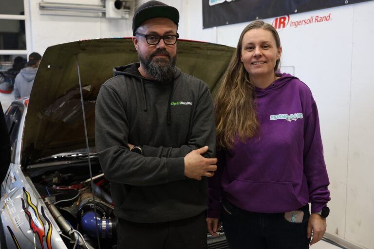 Joakim og Karen Eidsmo-Sand åpnet torsdag Gatebil Glåmdal, et nytt tilbud for motorinteressert ungdom i alderen 14-16 år.