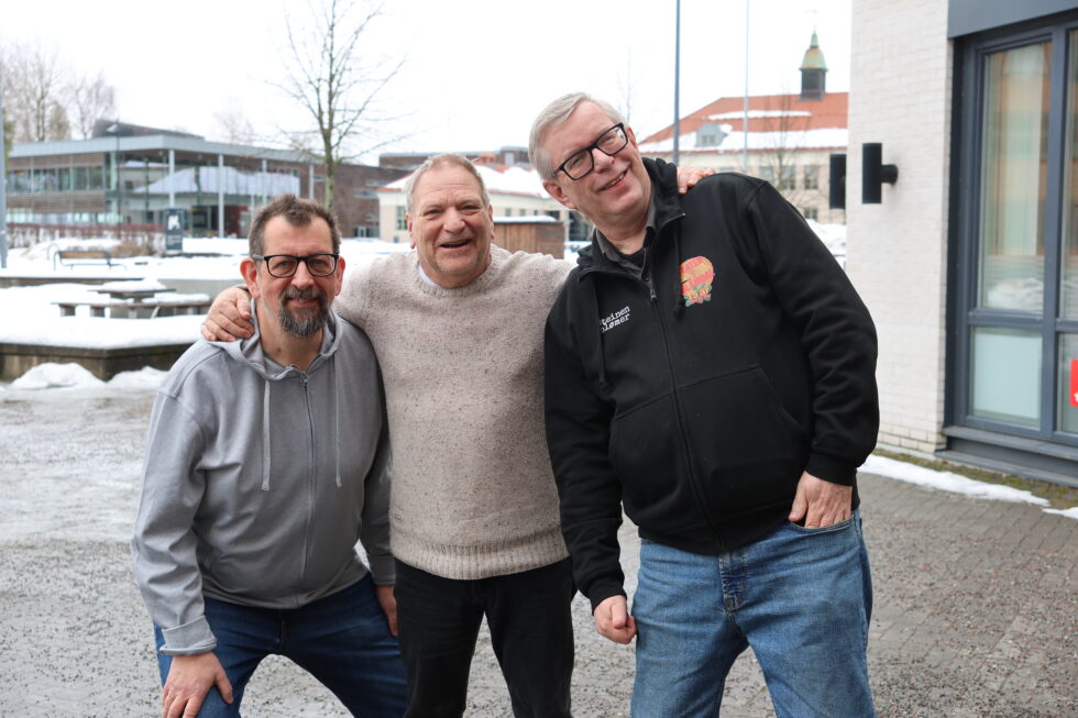 Lars Ovlien, Johny J. Gullaker og Øivind Roos har mye å snakke om i denne utgaven av Kulturstreif.