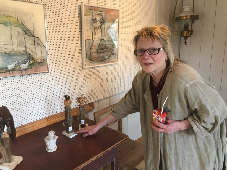 Den svenske kunstneren Ellinor Henriksson stiller ut sine uttrykksfulle tegninger hos Galleri Asbjørn.