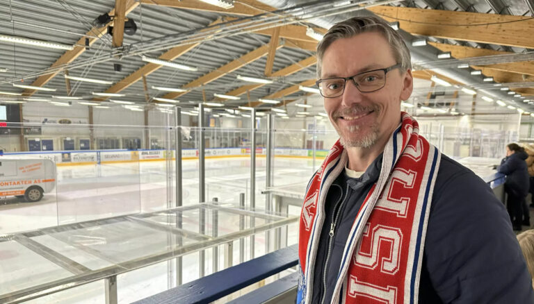 Daglig leder Jan Christer «Chirre» Eriksson håper publikum møter opp når MS kommer på besøk onsdag – og hjelper laget til å sikrer kvalik på hjemmebane.