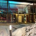 Tre polske menn i 20-årene er dømt til fengsel etter at to Toyota RAV4 ble forsøkt fraktet ut av landet fra en bilforhandler i Kongsvinger natt til 8. september i fjor. Ifølge retten hadde de byttet styringsenheter og tatt kontroll over bilene.