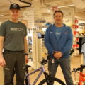 Joachim Håven og Gunnar Juvkam Løfsgaard står klare til å hjelpe deg med både løpesko og sykkel hos Sport 1 Kongsvinger.