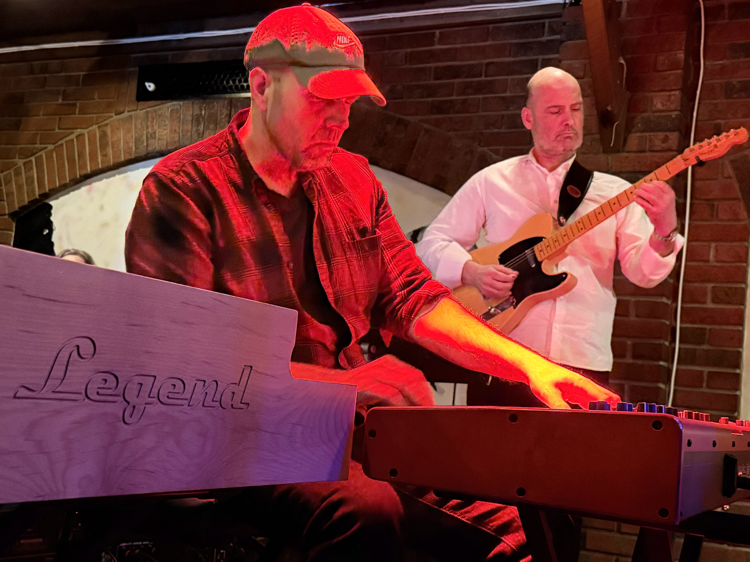 Terje Meisingset på piano og orgel. Jan Fredriksen på gitar.