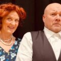 Cafevert René (Heiki Noer-Johansen )og hans kone Edith (Hilde Offord) spiller viktige roller i situasjonskomedien 'allo 'allo som nå settes opp på KUSK (Foto: Privat)
