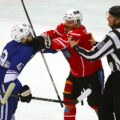 Det var litt god gammeldags søskenkjærlighet ute på isen da Aleksander Stømner og KIL ishockey møtte Sebastian og Viking/Bergen.