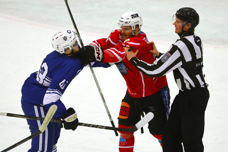 Det var litt god gammeldags søskenkjærlighet ute på isen da Aleksander Stømner og KIL ishockey møtte Sebastian og Viking/Bergen.