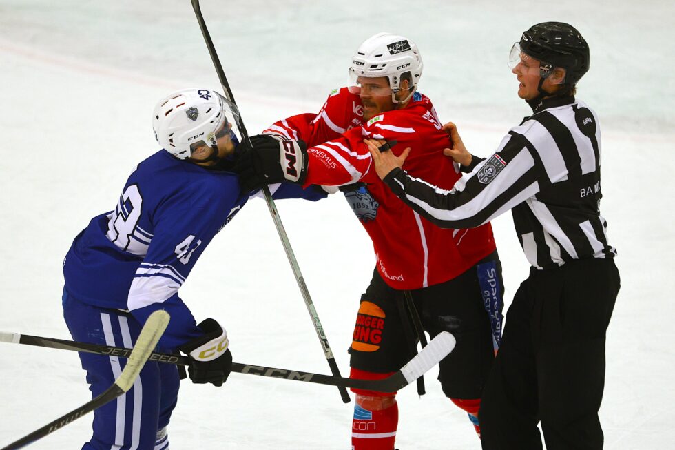 Det var litt god gammeldags søskenkjærlighet ute på isen da Aleksander Stømner og KIL ishockey møtte Sebastian og Viking/Bergen.