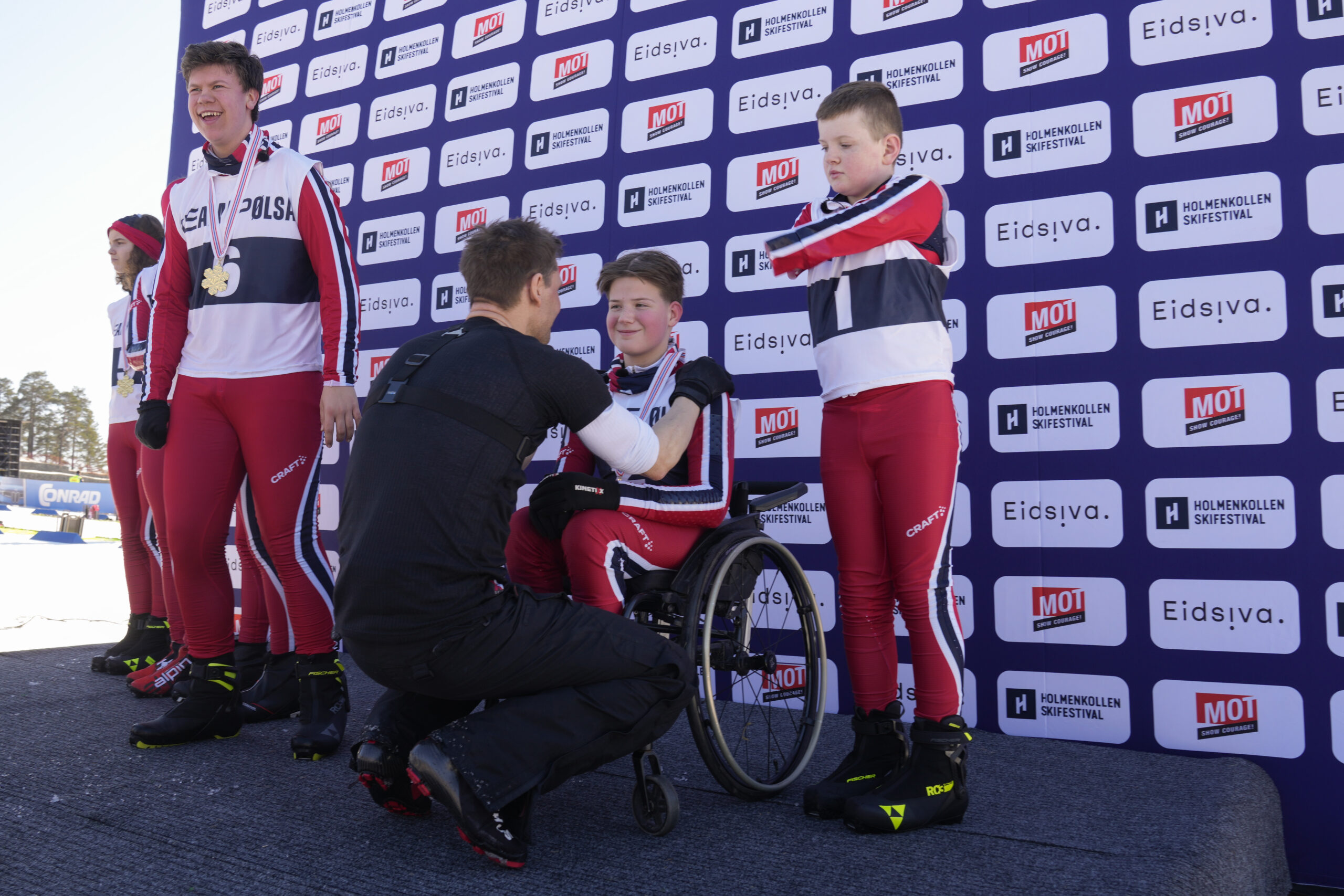 Medaljeutdeling etter løpet. Her er det Kornelius Smeby-Ryen som får sin medalje.