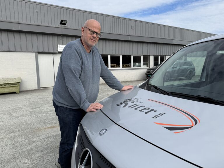 Tom Johnsen merker drivstoffsjokket godt. Transportselskapet Kurér Selskapet får rundt to millioner kroner i økte kostnader etter den kraftige prisoppgangen.